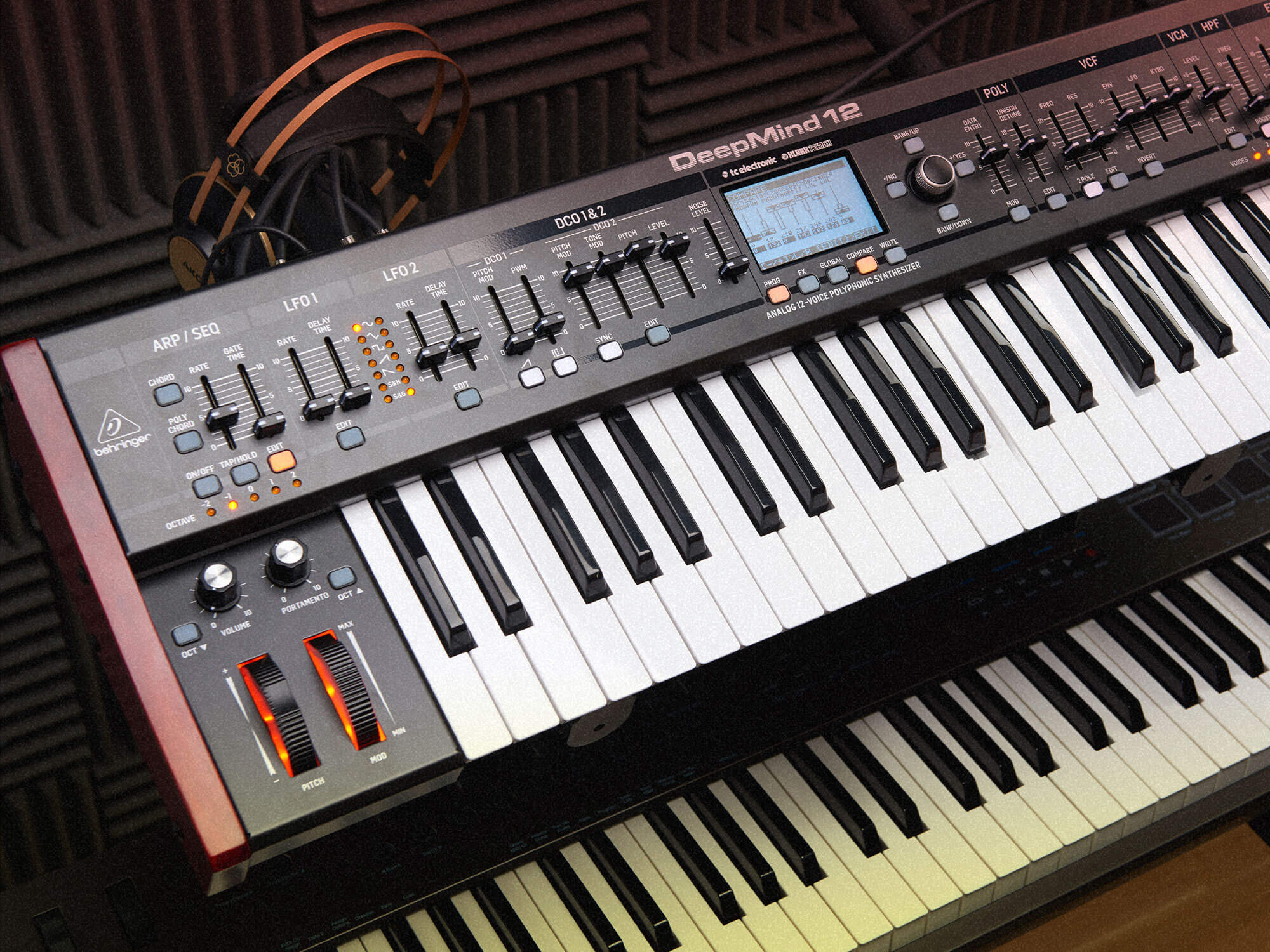 Behringer Deepmind 12