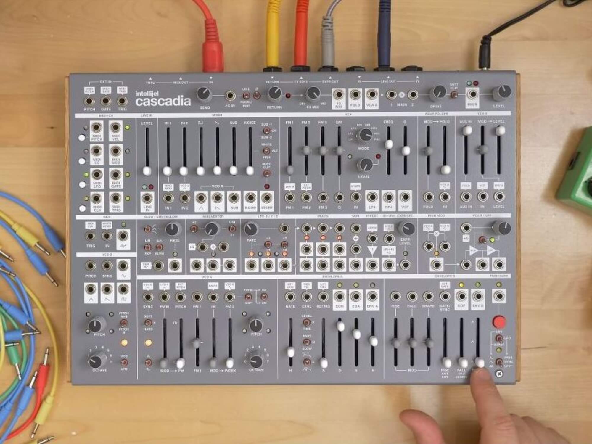 Intellijel Cascadia Synth